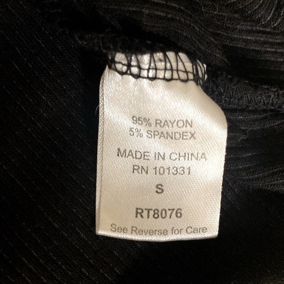 Charlotte Russe Semi Cropped Cold Shoulder Long Sleeve Zip Up Front Top - Picture 6 of 6